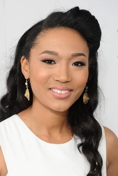 Judith Hill interpreta Pianist (uncredited)
