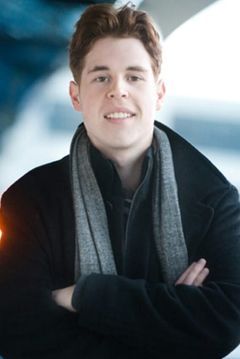 Nicholas Carey interpreta Pete Hosey