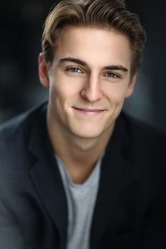 Evan Roderick interpreta Austin Edwards