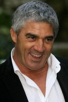 Biagio Izzo interpreta Tony Cacace