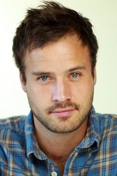 Gavin Bristol interpreta Frat Boy