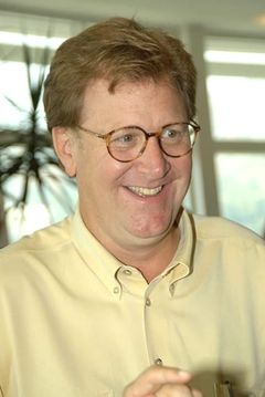 James Widdoes interpreta Robert Hoover