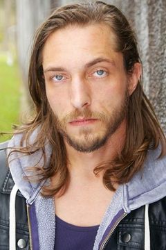 Jared Bankens interpreta RG