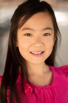 Helena Hu interpreta Lisa Chow