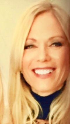 Michele Drake interpreta 1st Girl At Beach