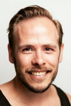 Håkon Smeby interpreta Harald Peter Ratvik