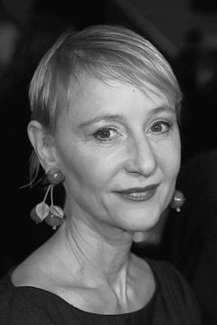 Susanne Lothar interpreta Alexandra Baltz