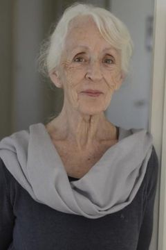Patricia Loveland interpreta Old Lady in Hotel