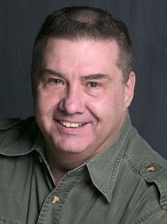 Ken Tipton interpreta Restaurant Customer