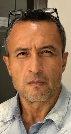 Luis R. Espinoza interpreta Taxi Driver