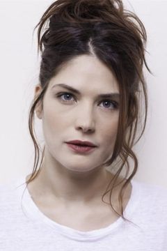 Anabel Lopez interpreta Director of Paperwork