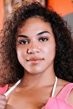 Destiny Jones interpreta Sosnouski