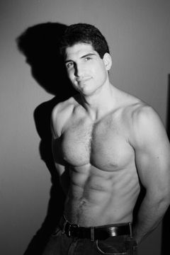 Andrew Ginsburg interpreta Rescue Worker