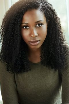 Naika Toussaint interpreta Waitress