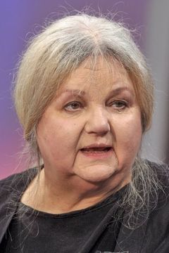 Judit Pogány interpreta Annuska néni