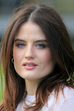 Nika McGuigan interpreta Bridie