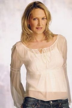 LauraLee O'Shell interpreta New York Socialite (uncredited)