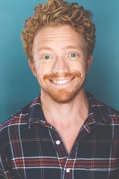 Maximillian McNamara interpreta Lyft Passenger Interview Man