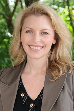 Debra Donohue interpreta Bonnie Herring