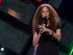 Morgan Murphy interpreta Joanie