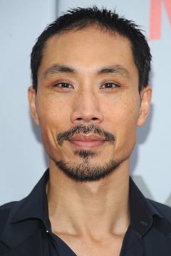 Tom Wu interpreta Bhutanese Prison Guard #1