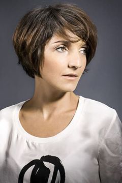 Florence Foresti interpreta Karine