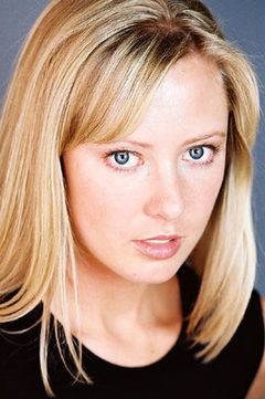 Angela Eckert interpreta Soda Commercial Girl