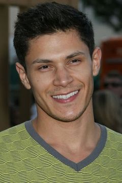 Alex Meraz interpreta Gomez - Seal Team A