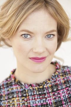 Kristin Slaysman interpreta Gwen