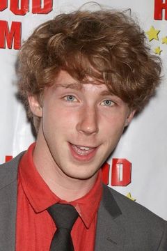Joey Luthman interpreta Guy