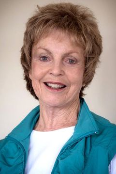 Patricia Aldersley interpreta Elderly Purse Lady