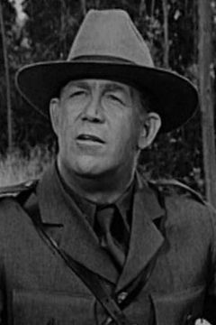 Edgar Dearing interpreta State Trooper Firing Machine Gun (uncredited)
