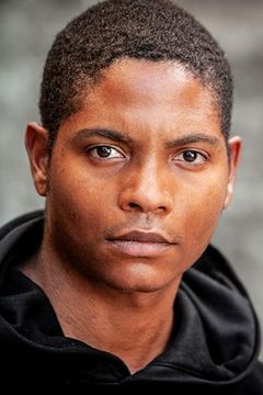 Kane Headley-Cummings interpreta Stoker