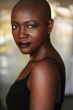 Constance Ejuma interpreta Christina