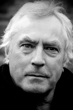 Nicholas Day interpreta Sir William Dolben