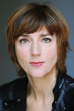 Christiane Bopp interpreta Woman Near Merry-Go-Round