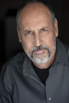 Brian D. Long interpreta Rachel's Father