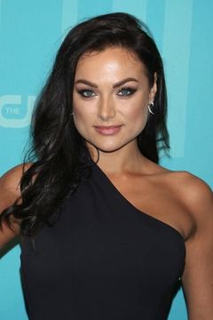 Christina Ochoa interpreta Renn Randall