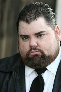Michael Bower interpreta Danny