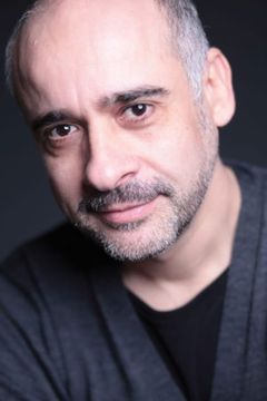 Dinarte Branco interpreta Basile Constant