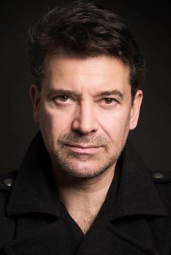 Olivier Breitman interpreta Le président du concours