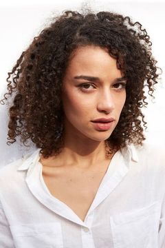 Alia Seror-O'Neill interpreta Golden Lady #1