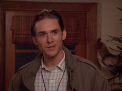Bryan Travis Smith interpreta Young Cop
