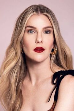 Lily Rabe interpreta Sarah Hope
