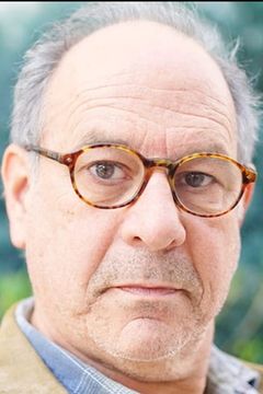 John Combs interpreta Arlis