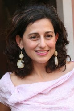 Avantika Akerkar interpreta Miss Prasad