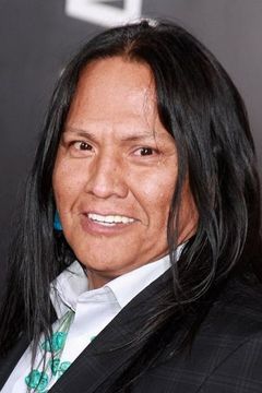 Arthur RedCloud interpreta Hikuc