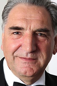 Jim Carter interpreta Ralph Bashford