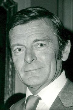 Neil Hallett interpreta Gerald Amberley
