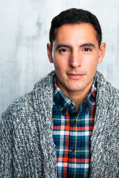 Frank Miranda interpreta Dominic Jamel (uncredited)